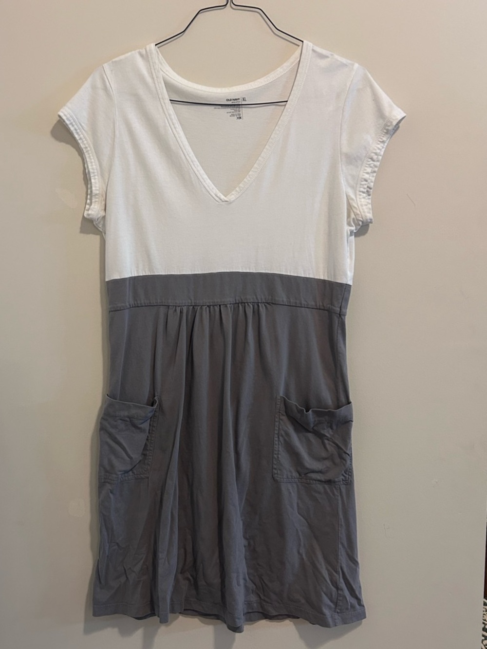 Old Navy White‎ and Gray Two-Tone V-Neck Mini Dress